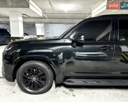 Черный Лексус ЛХ, объемом двигателя 3.35 л и пробегом 35 тыс. км за 125000 $, фото 4 на Automoto.ua