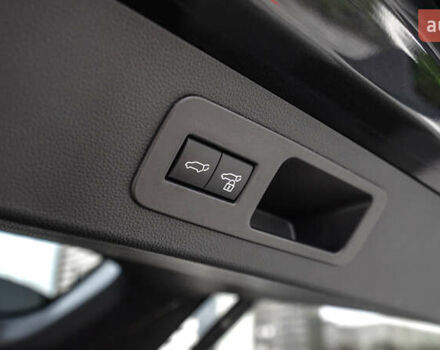 Черный Лексус ЛХ, объемом двигателя 3.45 л и пробегом 20 тыс. км за 130497 $, фото 11 на Automoto.ua