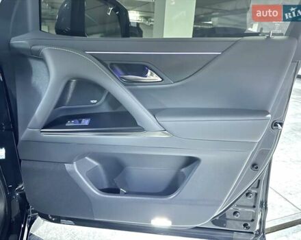 Черный Лексус ЛХ, объемом двигателя 3.35 л и пробегом 35 тыс. км за 125000 $, фото 33 на Automoto.ua