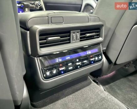 Черный Лексус ЛХ, объемом двигателя 3.35 л и пробегом 35 тыс. км за 125000 $, фото 29 на Automoto.ua