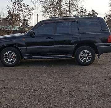 Черный Лексус ЛХ, объемом двигателя 4.7 л и пробегом 330 тыс. км за 16500 $, фото 1 на Automoto.ua