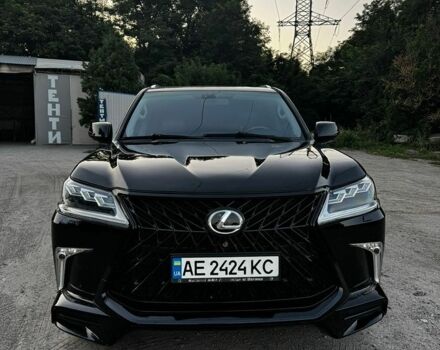 Черный Лексус ЛХ, объемом двигателя 5.66 л и пробегом 277 тыс. км за 28000 $, фото 1 на Automoto.ua