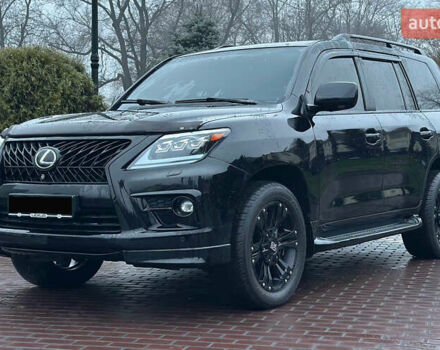 Черный Лексус ЛХ, объемом двигателя 5.7 л и пробегом 263 тыс. км за 21000 $, фото 1 на Automoto.ua