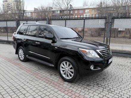 Черный Лексус ЛХ, объемом двигателя 5.7 л и пробегом 257 тыс. км за 19999 $, фото 1 на Automoto.ua