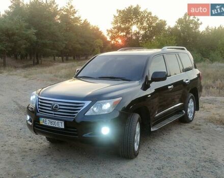 Черный Лексус ЛХ, объемом двигателя 5.66 л и пробегом 275 тыс. км за 21900 $, фото 1 на Automoto.ua