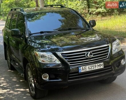 Черный Лексус ЛХ, объемом двигателя 5.66 л и пробегом 285 тыс. км за 22500 $, фото 1 на Automoto.ua