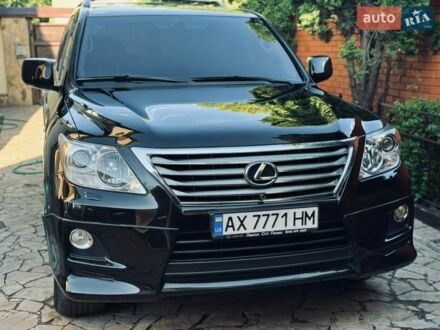 Черный Лексус ЛХ, объемом двигателя 5.73 л и пробегом 227 тыс. км за 29000 $, фото 1 на Automoto.ua