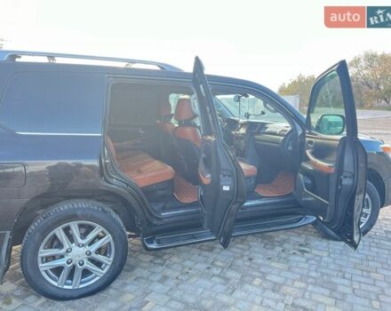 Черный Лексус ЛХ, объемом двигателя 5.7 л и пробегом 205 тыс. км за 31000 $, фото 1 на Automoto.ua