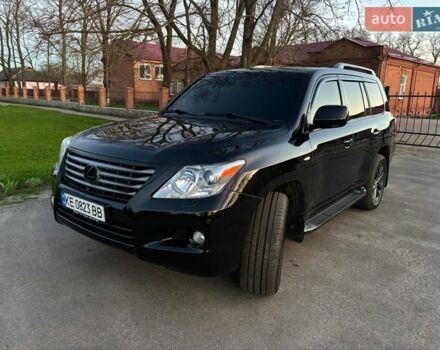 Черный Лексус ЛХ, объемом двигателя 5.66 л и пробегом 165 тыс. км за 31500 $, фото 1 на Automoto.ua