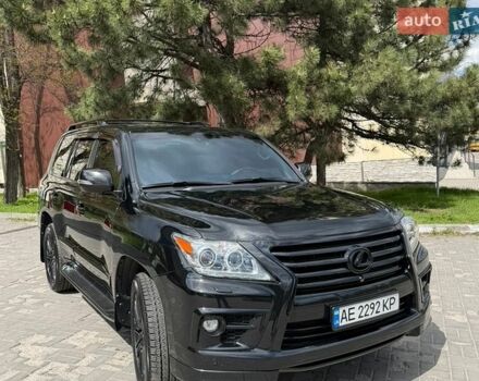 Черный Лексус ЛХ, объемом двигателя 5.7 л и пробегом 182 тыс. км за 33000 $, фото 1 на Automoto.ua