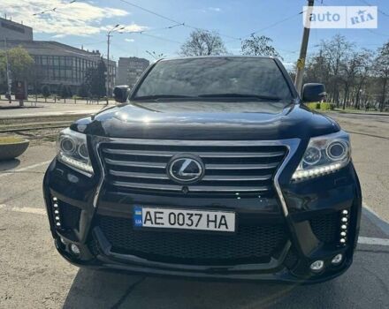 Черный Лексус ЛХ, объемом двигателя 5.66 л и пробегом 180 тыс. км за 50000 $, фото 1 на Automoto.ua