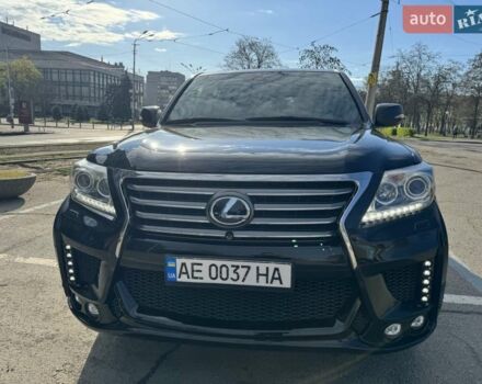 Черный Лексус ЛХ, объемом двигателя 5.66 л и пробегом 180 тыс. км за 43700 $, фото 1 на Automoto.ua