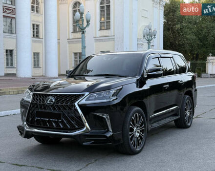 Чорний Лексус ЛХ, об'ємом двигуна 4.46 л та пробігом 202 тис. км за 53400 $, фото 1 на Automoto.ua