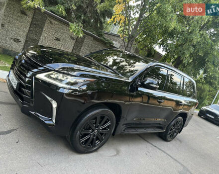 Черный Лексус ЛХ, объемом двигателя 5.66 л и пробегом 298 тыс. км за 65000 $, фото 1 на Automoto.ua