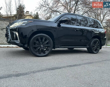 Черный Лексус ЛХ, объемом двигателя 5.66 л и пробегом 158 тыс. км за 69900 $, фото 1 на Automoto.ua