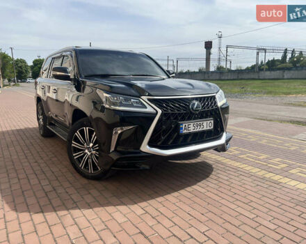 Черный Лексус ЛХ, объемом двигателя 5.66 л и пробегом 157 тыс. км за 75000 $, фото 1 на Automoto.ua