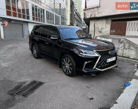 Черный Лексус ЛХ, объемом двигателя 5.66 л и пробегом 127 тыс. км за 76000 $, фото 1 на Automoto.ua