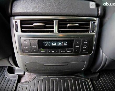 Лексус ЛХ, объемом двигателя 0 л и пробегом 262 тыс. км за 32500 $, фото 14 на Automoto.ua