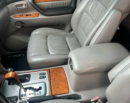 Лексус ЛХ, объемом двигателя 0 л и пробегом 310 тыс. км за 13500 $, фото 16 на Automoto.ua