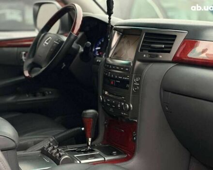 Лексус ЛХ, объемом двигателя 0 л и пробегом 259 тыс. км за 21990 $, фото 11 на Automoto.ua