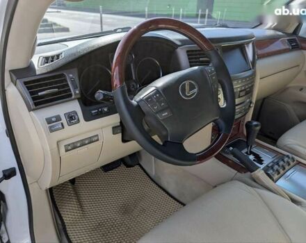 Лексус ЛХ, объемом двигателя 0 л и пробегом 264 тыс. км за 23700 $, фото 15 на Automoto.ua
