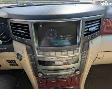 Лексус ЛХ, объемом двигателя 0 л и пробегом 264 тыс. км за 23700 $, фото 18 на Automoto.ua