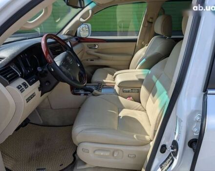 Лексус ЛХ, объемом двигателя 0 л и пробегом 264 тыс. км за 23700 $, фото 13 на Automoto.ua