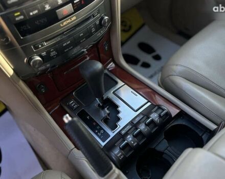 Лексус ЛХ, объемом двигателя 0 л и пробегом 359 тыс. км за 23500 $, фото 19 на Automoto.ua
