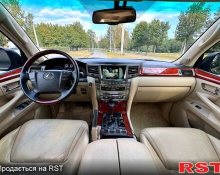 Лексус ЛХ, объемом двигателя 5.7 л и пробегом 300 тыс. км за 23999 $, фото 6 на Automoto.ua