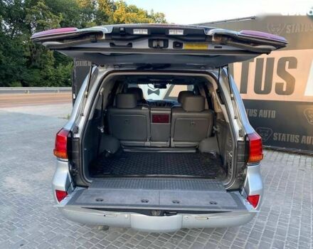 Лексус ЛХ, объемом двигателя 0 л и пробегом 300 тыс. км за 20500 $, фото 11 на Automoto.ua