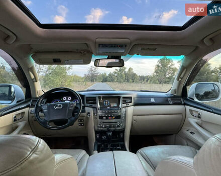 Лексус ЛХ, объемом двигателя 0 л и пробегом 300 тыс. км за 19900 $, фото 4 на Automoto.ua