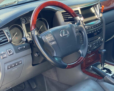 Лексус ЛХ, объемом двигателя 5.66 л и пробегом 314 тыс. км за 21000 $, фото 6 на Automoto.ua