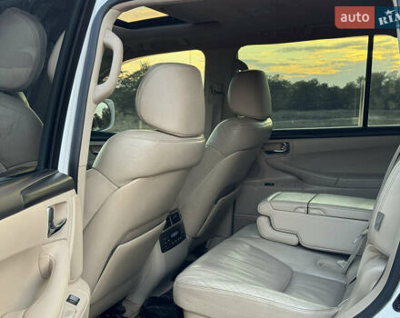 Лексус ЛХ, объемом двигателя 0 л и пробегом 300 тыс. км за 19900 $, фото 7 на Automoto.ua