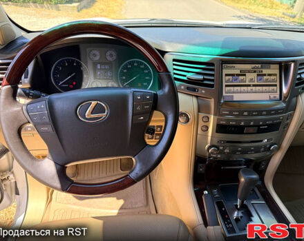 Лексус ЛХ, объемом двигателя 5.7 л и пробегом 201 тыс. км за 30800 $, фото 3 на Automoto.ua