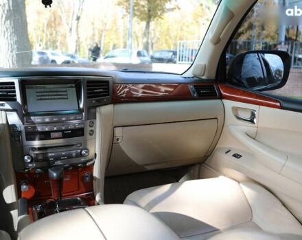 Лексус ЛХ, объемом двигателя 0 л и пробегом 263 тыс. км за 26500 $, фото 12 на Automoto.ua
