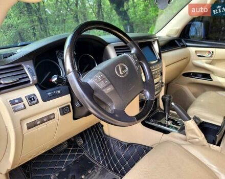 Лексус ЛХ, объемом двигателя 5.66 л и пробегом 260 тыс. км за 31800 $, фото 9 на Automoto.ua