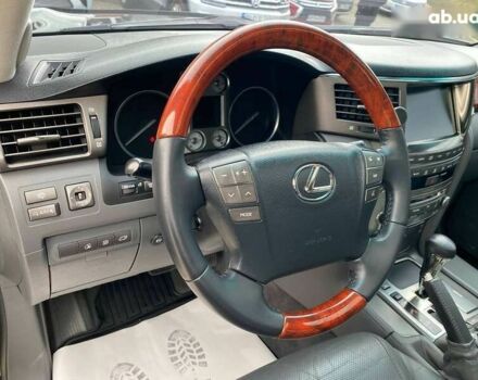 Лексус ЛХ, объемом двигателя 0 л и пробегом 310 тыс. км за 27900 $, фото 14 на Automoto.ua