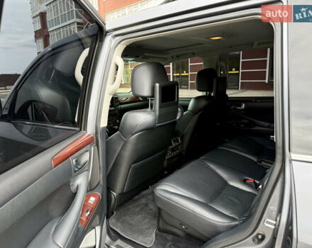 Лексус ЛХ, объемом двигателя 0 л и пробегом 240 тыс. км за 36000 $, фото 31 на Automoto.ua