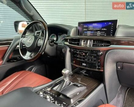 Лексус ЛХ, объемом двигателя 5.7 л и пробегом 128 тыс. км за 62000 $, фото 24 на Automoto.ua
