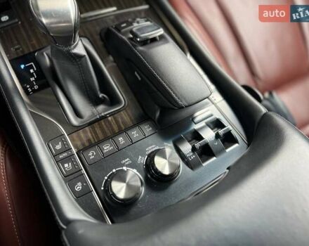 Лексус ЛХ, объемом двигателя 5.7 л и пробегом 128 тыс. км за 62000 $, фото 32 на Automoto.ua