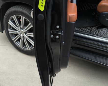 Лексус ЛХ, объемом двигателя 5.7 л и пробегом 168 тыс. км за 62800 $, фото 8 на Automoto.ua