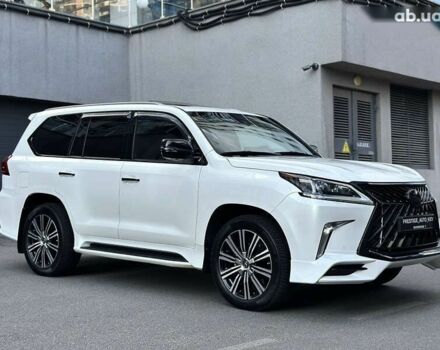 Лексус ЛХ, объемом двигателя 5.7 л и пробегом 118 тыс. км за 80000 $, фото 12 на Automoto.ua