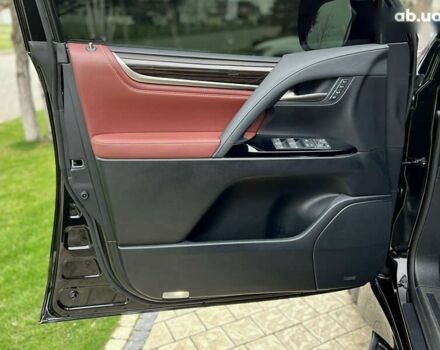 Лексус ЛХ, объемом двигателя 5.7 л и пробегом 27 тыс. км за 95000 $, фото 21 на Automoto.ua