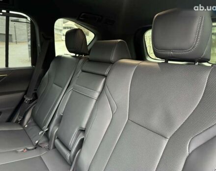 Лексус ЛХ, объемом двигателя 3.4 л и пробегом 47 тыс. км за 111111 $, фото 29 на Automoto.ua