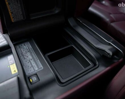 Лексус ЛХ, объемом двигателя 3.4 л и пробегом 70 тыс. км за 119000 $, фото 27 на Automoto.ua