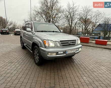 Серый Лексус ЛХ, объемом двигателя 4.67 л и пробегом 250 тыс. км за 12900 $, фото 1 на Automoto.ua