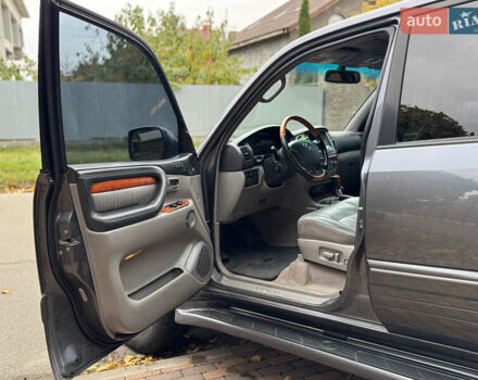 Сірий Лексус ЛХ, об'ємом двигуна 4.66 л та пробігом 220 тис. км за 11000 $, фото 21 на Automoto.ua