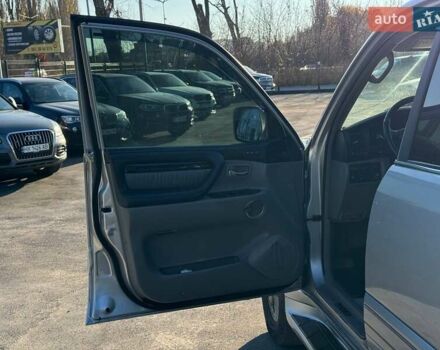 Сірий Лексус ЛХ, об'ємом двигуна 4.66 л та пробігом 227 тис. км за 15200 $, фото 19 на Automoto.ua