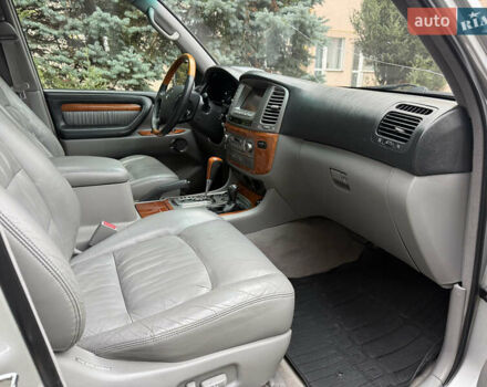 Серый Лексус ЛХ, объемом двигателя 4.7 л и пробегом 306 тыс. км за 14500 $, фото 12 на Automoto.ua