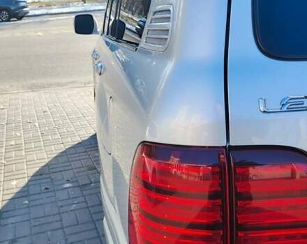 Серый Лексус ЛХ, объемом двигателя 4.67 л и пробегом 258 тыс. км за 19000 $, фото 5 на Automoto.ua